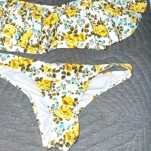 Yellow and white bikini. Off the shoulder bikini.